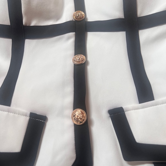 From the store HONEY this is a beautiful piece goes with slacks or skirts - Picture 4 of 6